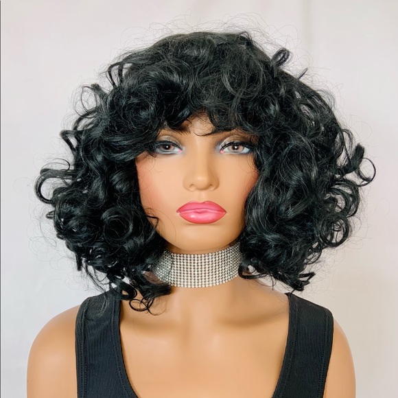 VersaStyle Short Black Synthetic Wig with Vintage Vibes - Picture 5 of 7